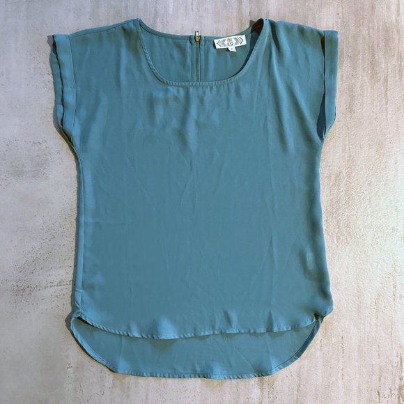 Pink Rose | Lightweight Short Sleeve Top | Blue | Small - Picture 1 of 6